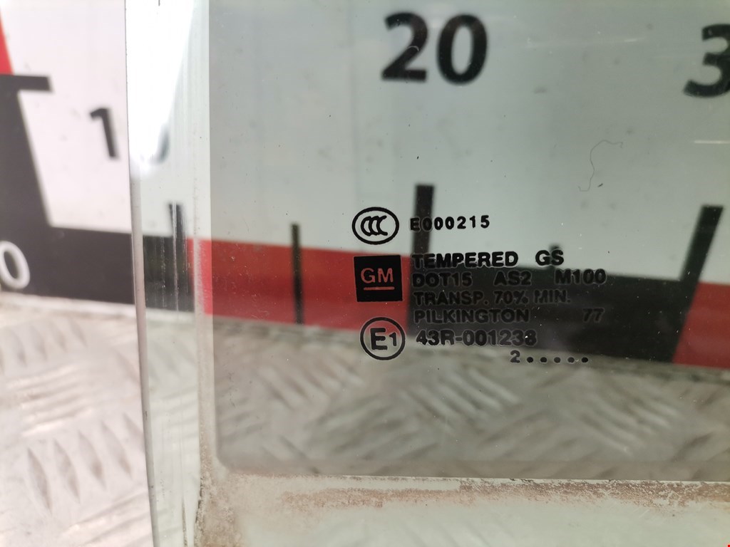 Стекло двери заднее левое CHEVROLET Volt 2010-2015