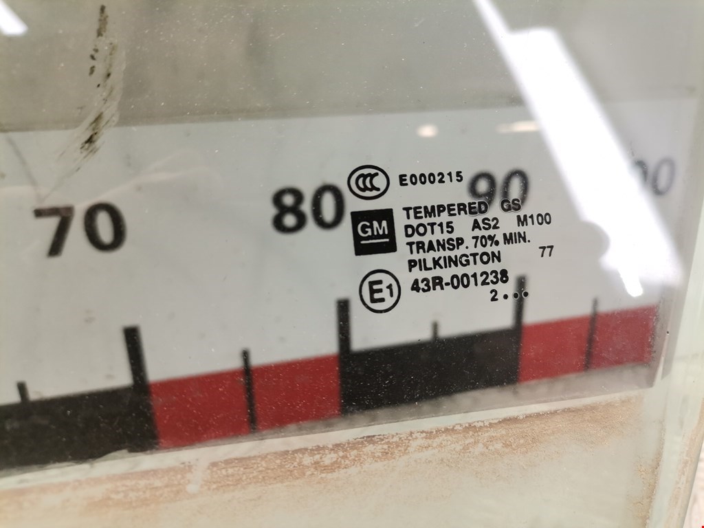 Стекло двери переднее левое CHEVROLET Volt 2010-2015