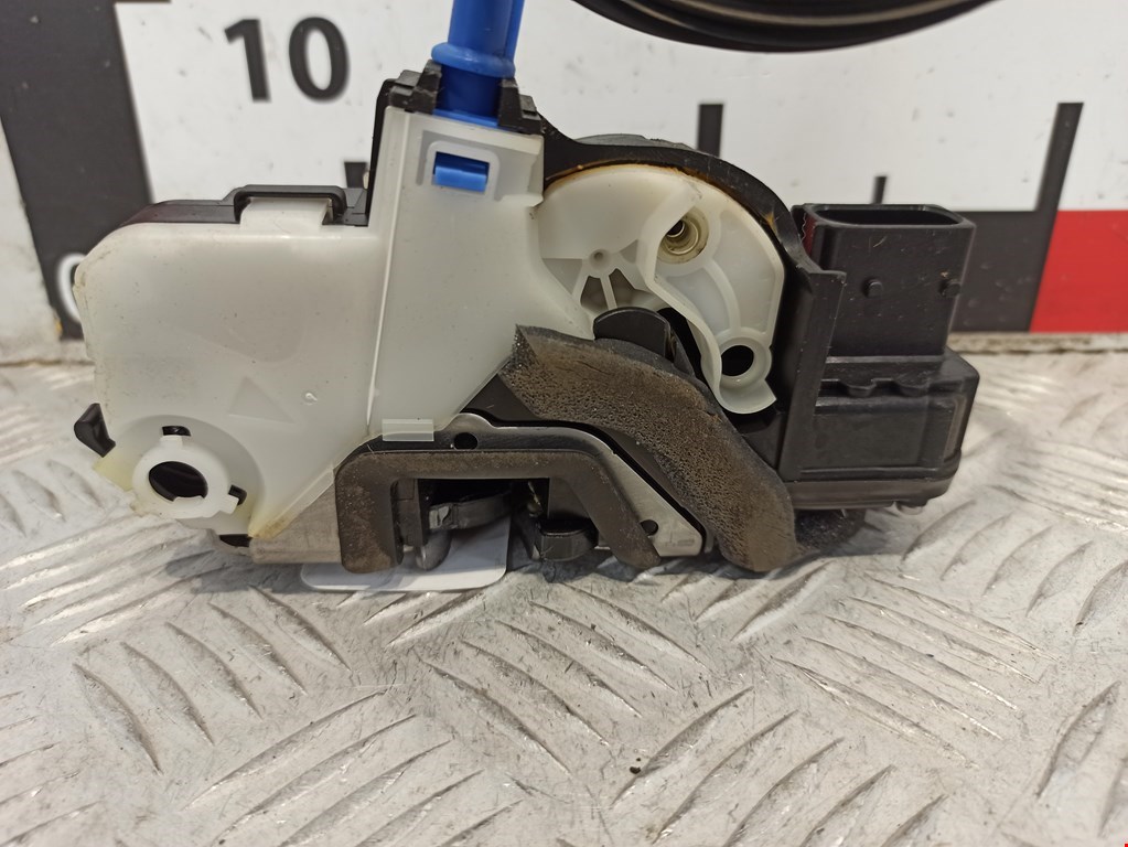 Замок двери передней правой CHEVROLET Volt 2010-2015