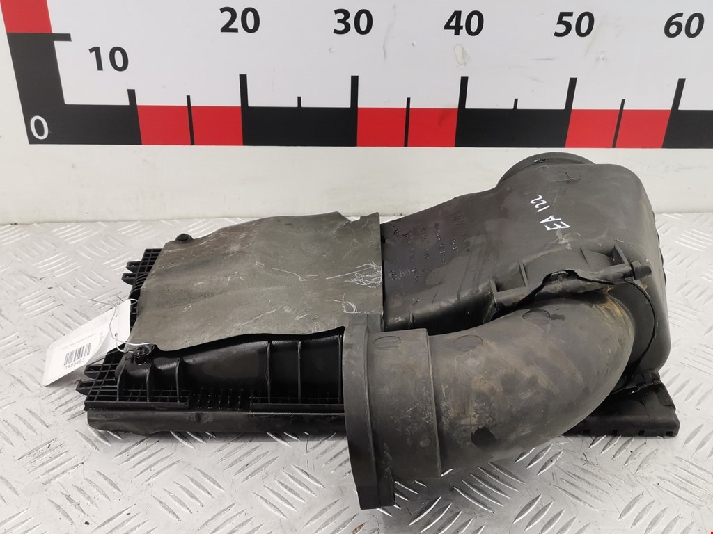 Корпус воздушного фильтра VOLKSWAGEN Touareg 2002-2010