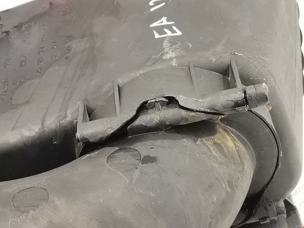 Корпус воздушного фильтра VOLKSWAGEN Touareg 2002-2010