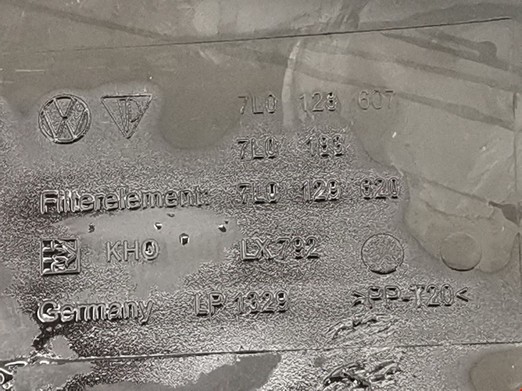 Корпус воздушного фильтра VOLKSWAGEN Touareg 2002-2010