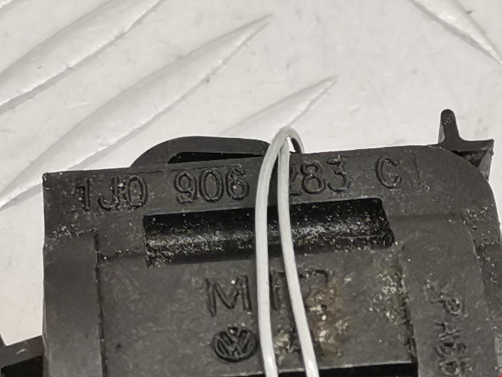 Клапан электромагнитный AUDI A4 B7 2004-2007