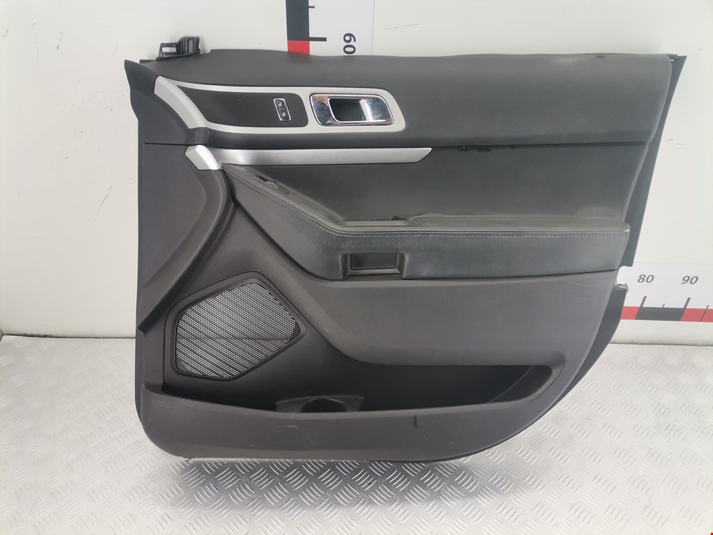 Обшивка двери задняя правая FORD Explorer 2011-2019