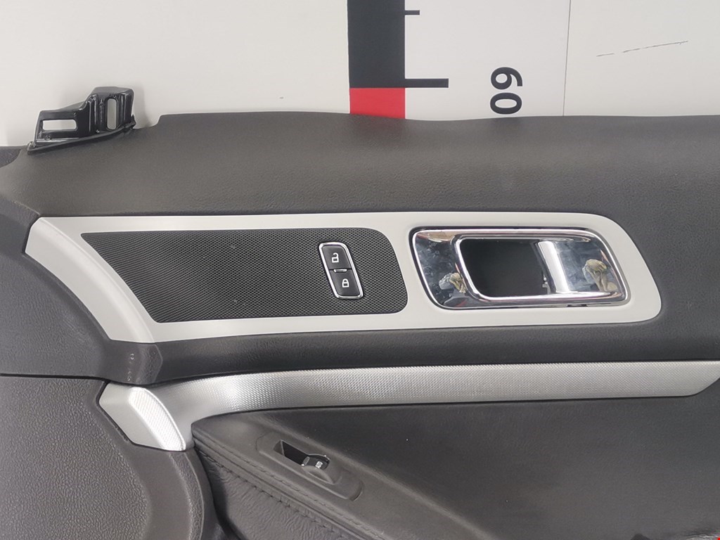Обшивка двери задняя правая FORD Explorer 2011-2019