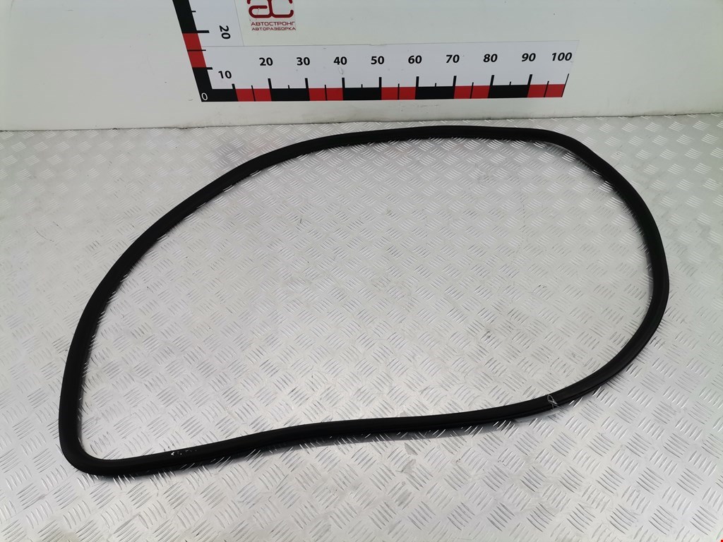 Уплотнитель двери CADILLAC SRX 2009-2016