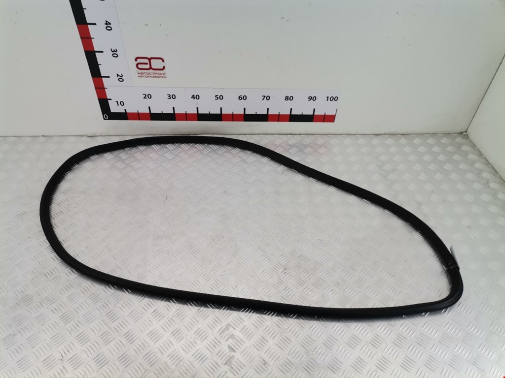 Уплотнитель двери CADILLAC SRX 2009-2016