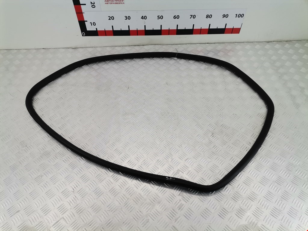 Уплотнитель двери CADILLAC SRX 2009-2016