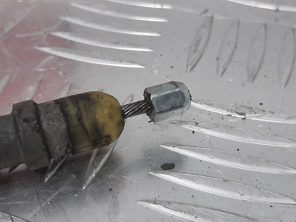 Трос стояночного тормоза левый/правый BMW X1 E84 2009-2015