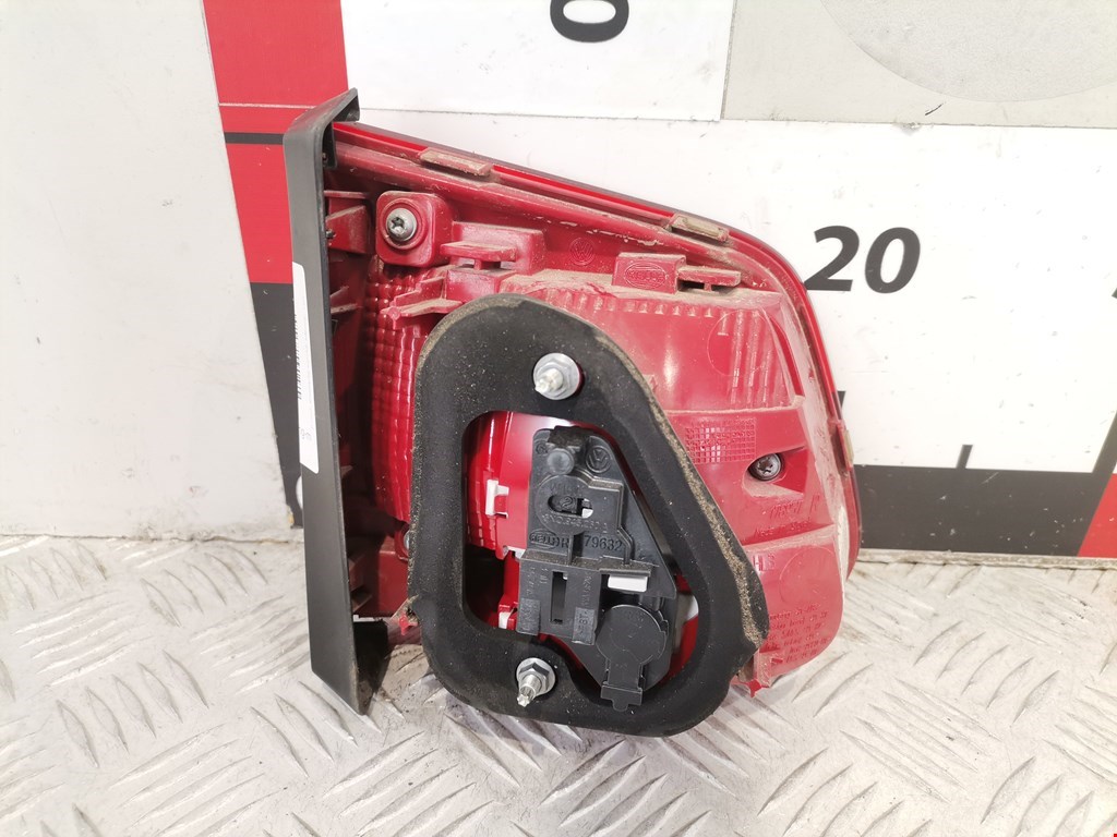 Фонарь задний внутренний правый VOLKSWAGEN Tiguan 2007-2018