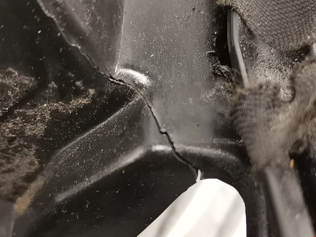 Кронштейн заднего бампера центральный BMW 3er F30/F31/F80 2011-2019