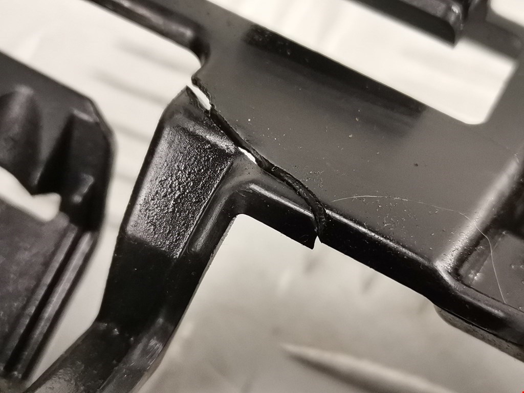 Кронштейн заднего бампера центральный BMW 3er F30/F31/F80 2011-2019