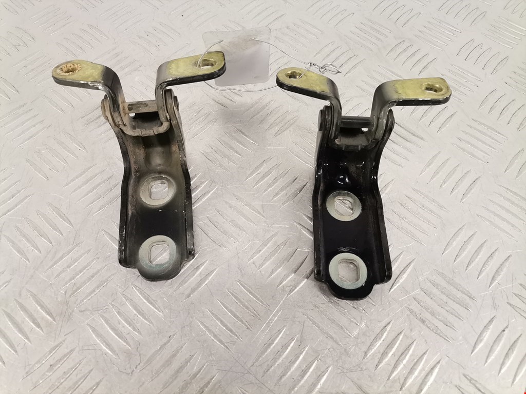 Петля двери передней правой Cadillac SRX 2 (2009-2016)