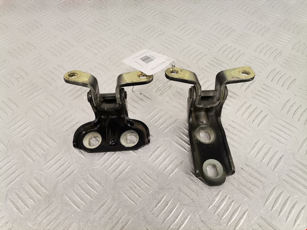 Петля двери задней правой Cadillac SRX 2 (2009-2016)