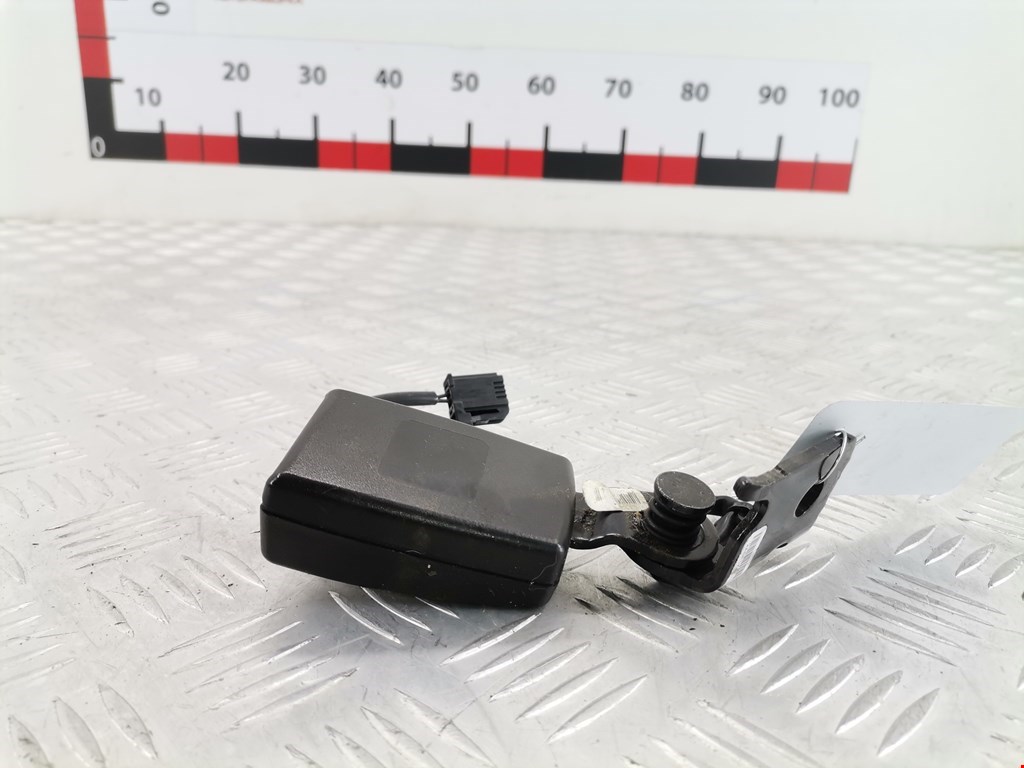 Замок ремня безопасности (преднатяжитель ремня безопасности) Chevrolet Volt 1 (2010-2015)