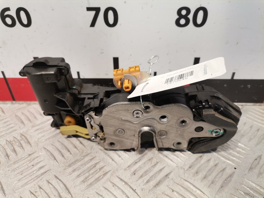 Замок двери задней левой CADILLAC SRX 2009-2016