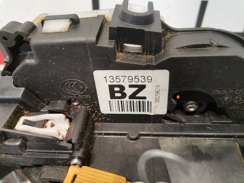 Замок двери задней левой CADILLAC SRX 2009-2016