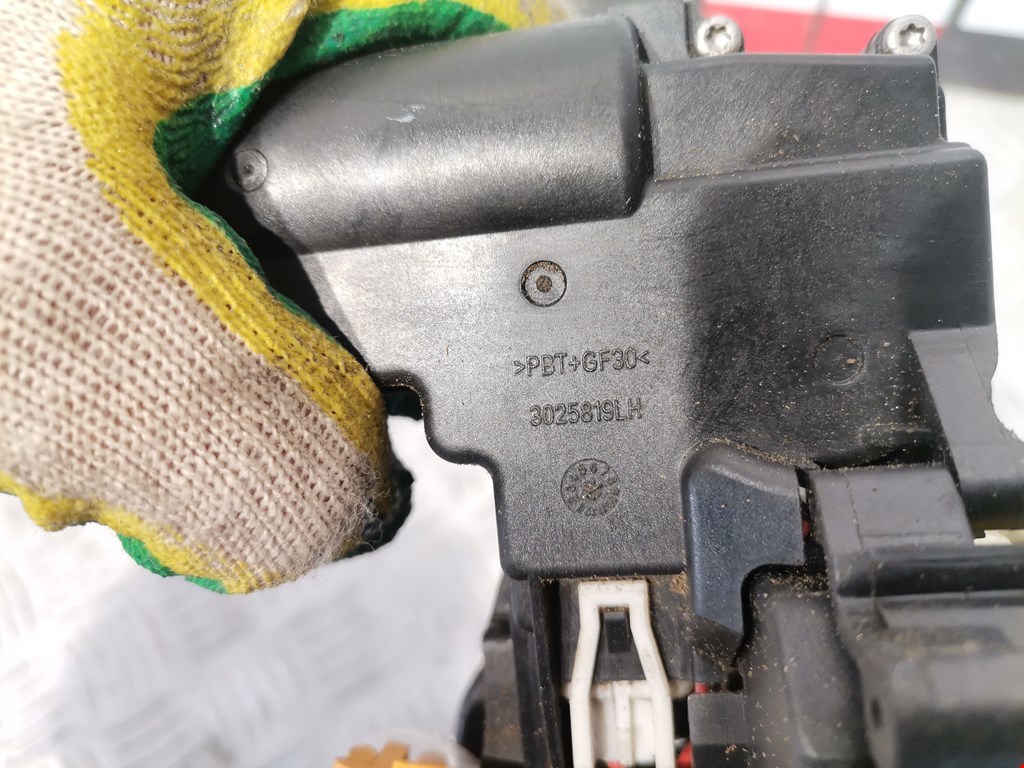 Замок двери задней левой CADILLAC SRX 2009-2016