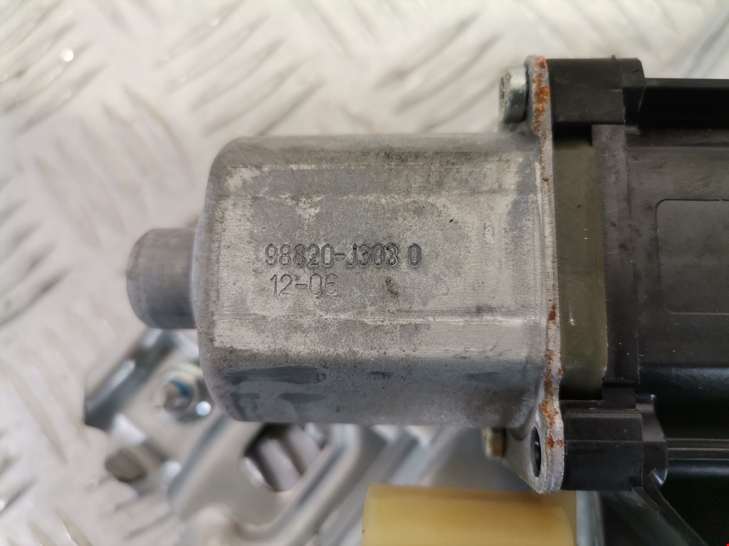 Стеклоподъемник задний левый CADILLAC SRX 2009-2016