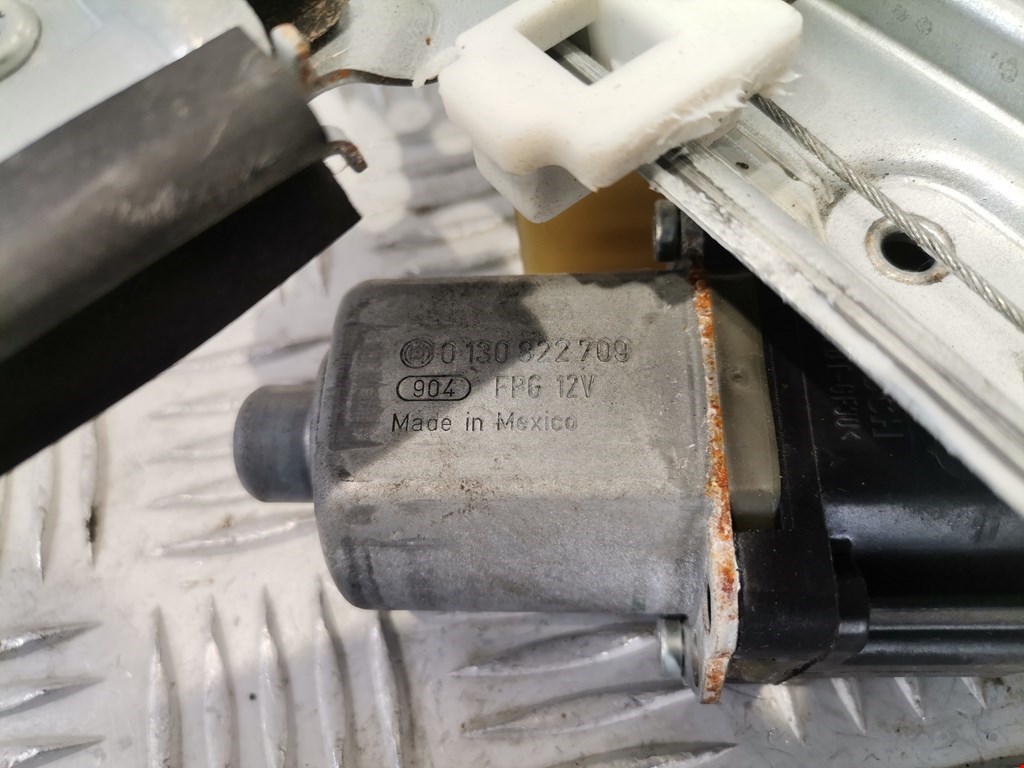 Стеклоподъемник задний левый CADILLAC SRX 2009-2016