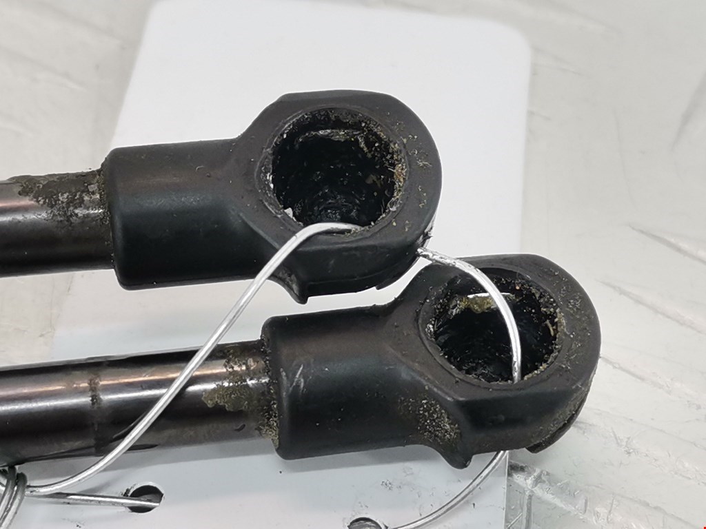 Амортизатор капота левый=правый BMW X1 E84 2009-2015