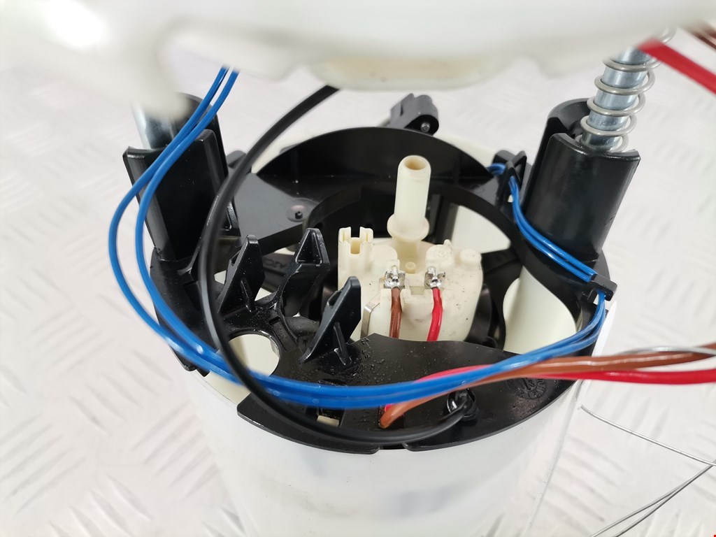 Насос топливный (электрический) BMW X1 E84 2009-2015