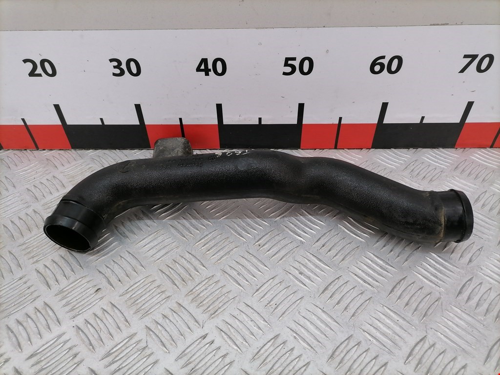 Патрубок интеркулера VOLKSWAGEN Passat B4 1993-1997