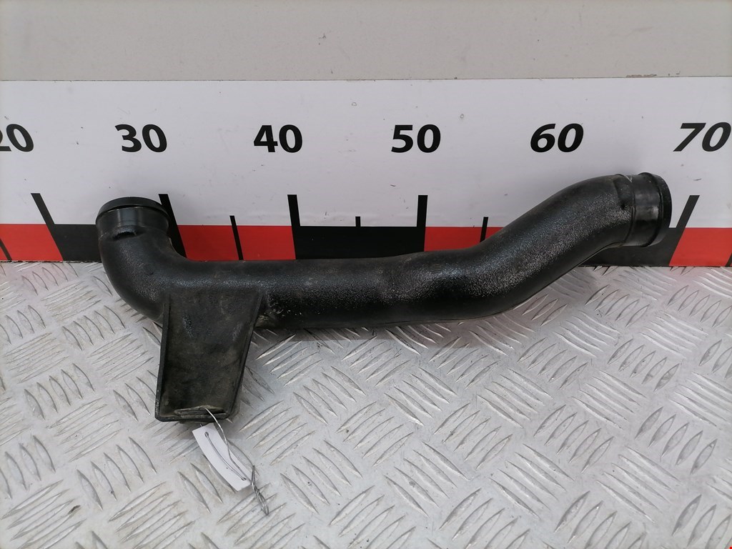 Патрубок интеркулера VOLKSWAGEN Passat B4 1993-1997