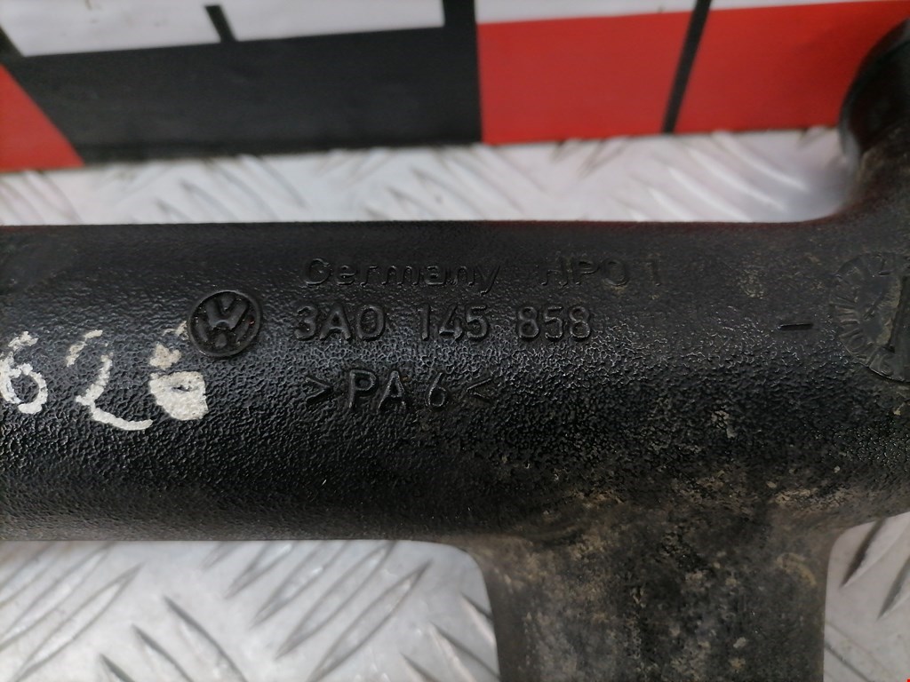 Патрубок интеркулера VOLKSWAGEN Passat B4 1993-1997