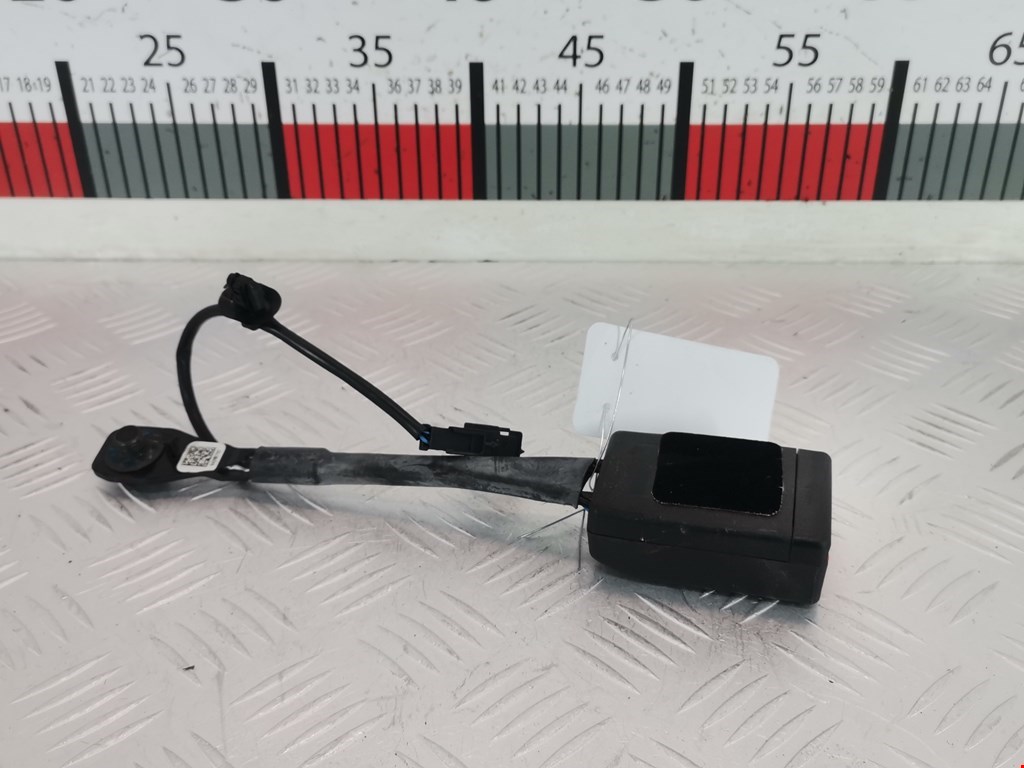 Замок ремня безопасности (преднатяжитель ремня безопасности) Chevrolet Equinox 3 (2017-2023)