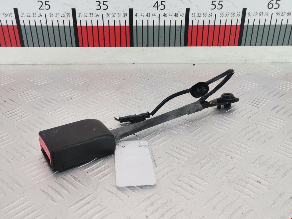 Замок ремня безопасности (преднатяжитель ремня безопасности) Chevrolet Equinox 3 (2017-2023)