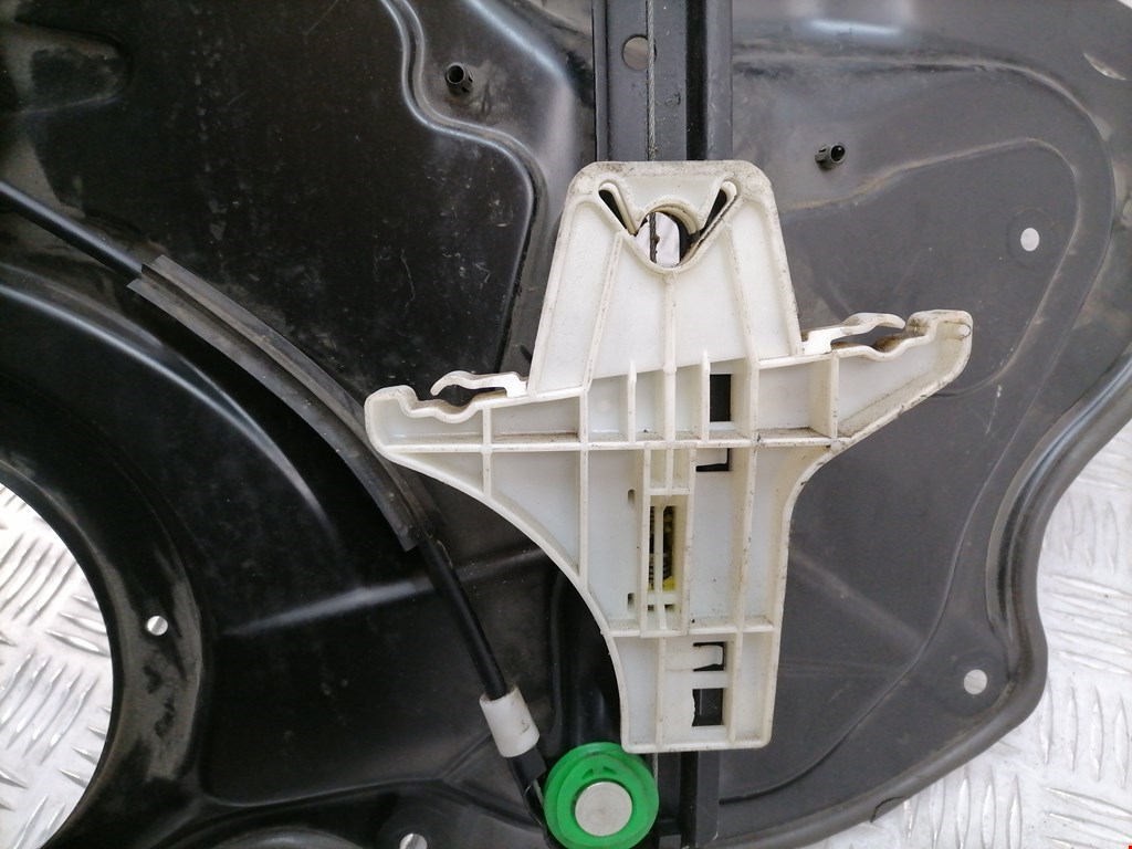 Стеклоподъемник задний левый VOLKSWAGEN Passat B6 2005-2011