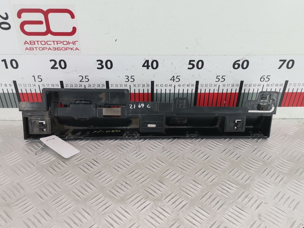 Накладка декоративная на порог правая BMW 3-Series (F30/F31/F34/F35) (2011-2020)