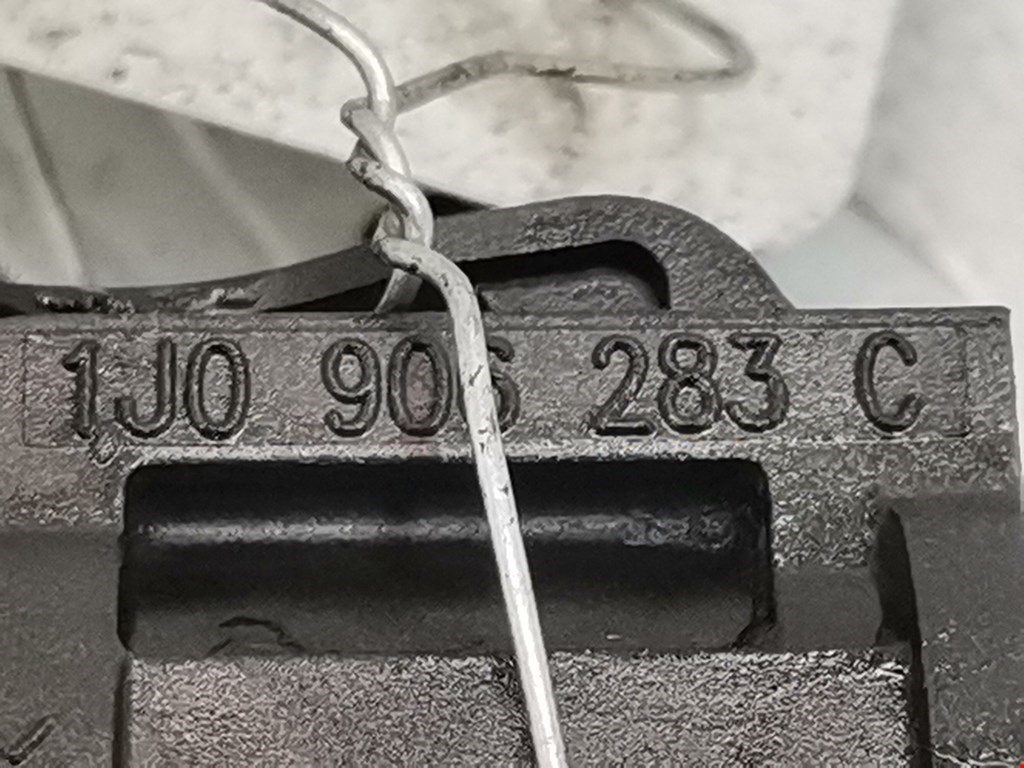 Клапан электромагнитный AUDI A4 B7 2004-2007