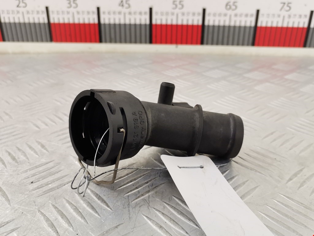 Фланец (штуцер системы охлаждения тройник) Audi A3 8L (1996-2003)