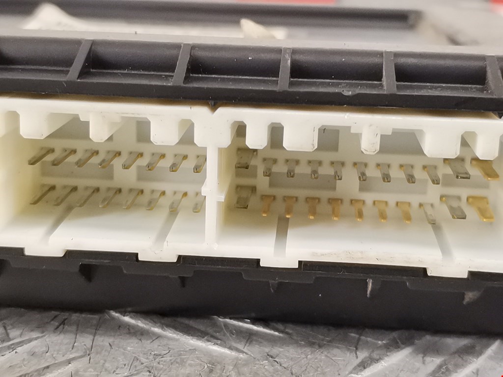 Блок управления центральным замком KIA Carens 2006-2012