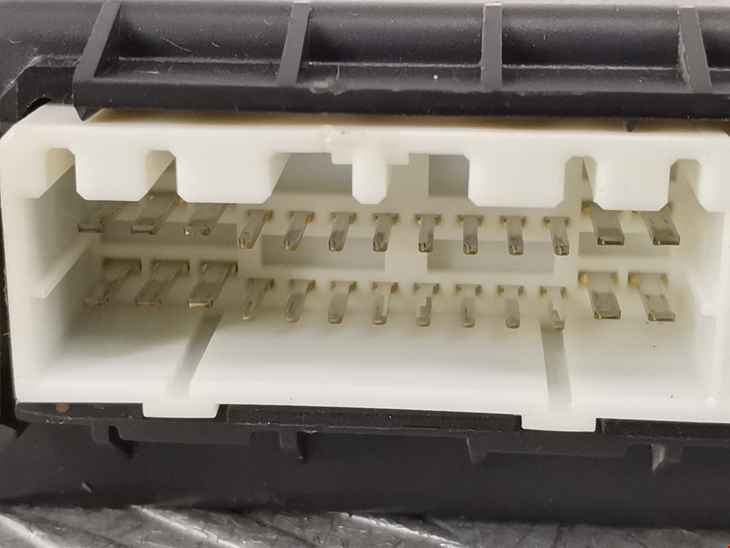 Блок управления центральным замком KIA Carens 2006-2012