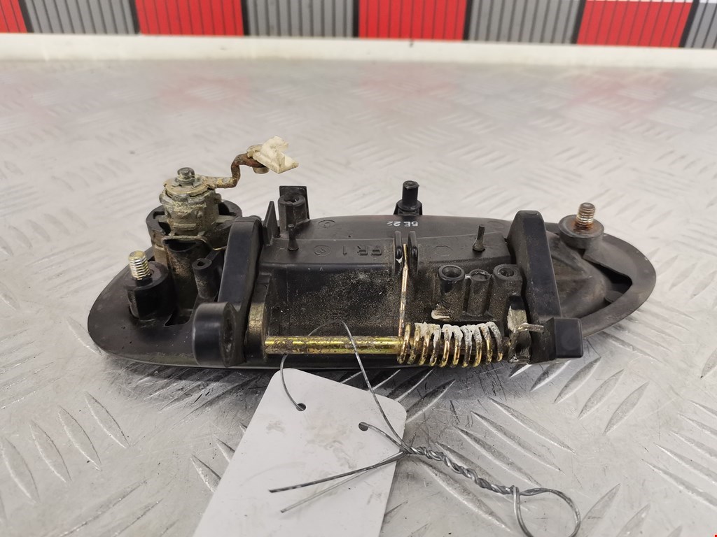 Ручка двери передней наружная правая MAZDA 323 BA 1994-1998
