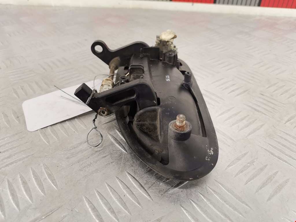 Ручка двери передней наружная правая MAZDA 323 BA 1994-1998