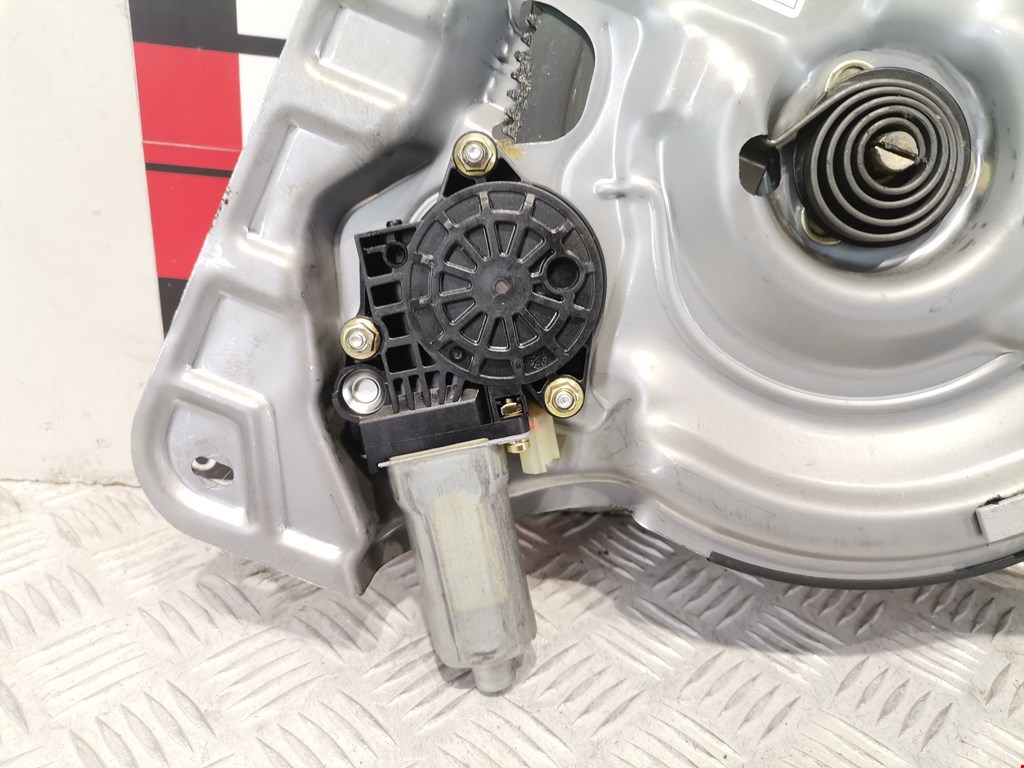 Стеклоподъемник задний правый HYUNDAI Trajet 1999-2008