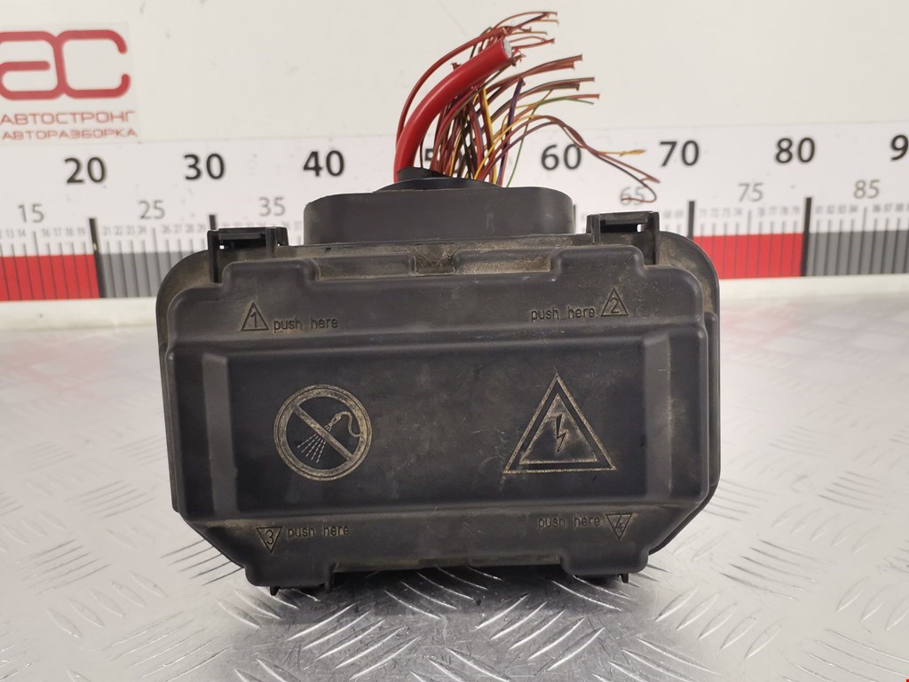 Датчик уровня в бачок омывателя BMW 3er F30/F31/F80 2011-2019