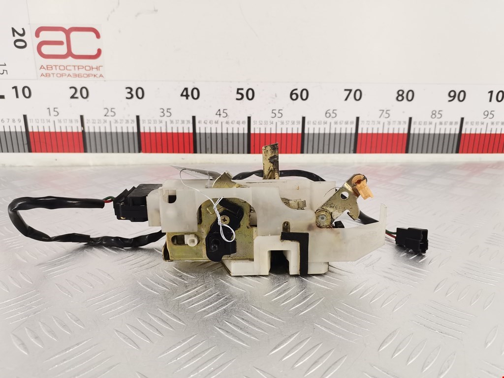 Замок двери задней правой MAZDA 323 BA 1994-1998