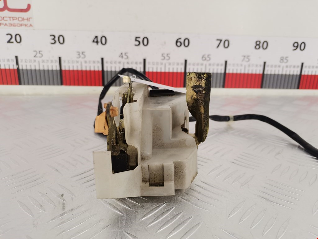 Замок двери задней правой MAZDA 323 BA 1994-1998