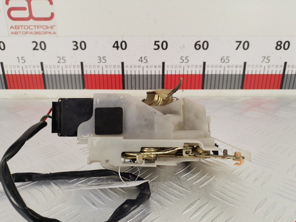 Замок двери задней правой MAZDA 323 BA 1994-1998