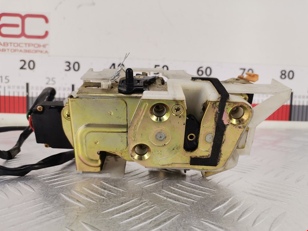 Замок двери задней правой MAZDA 323 BA 1994-1998