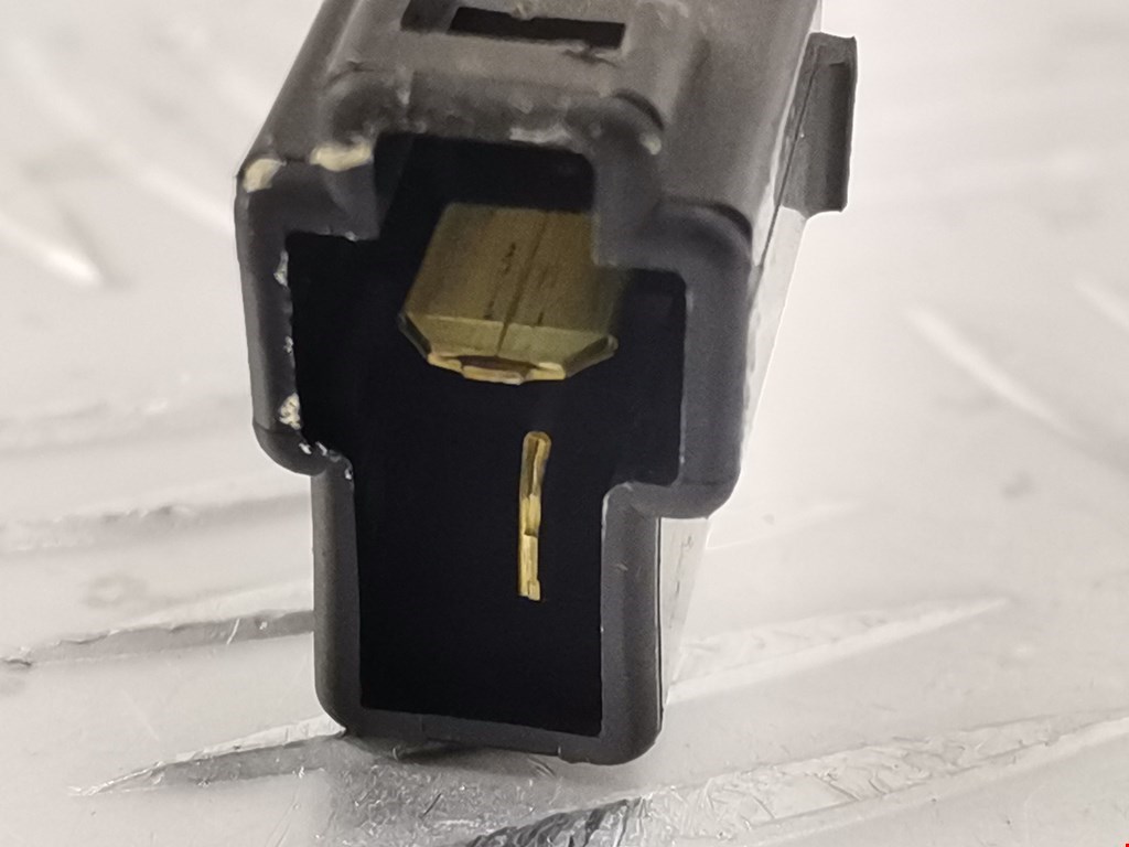 Замок двери задней правой MAZDA 323 BA 1994-1998