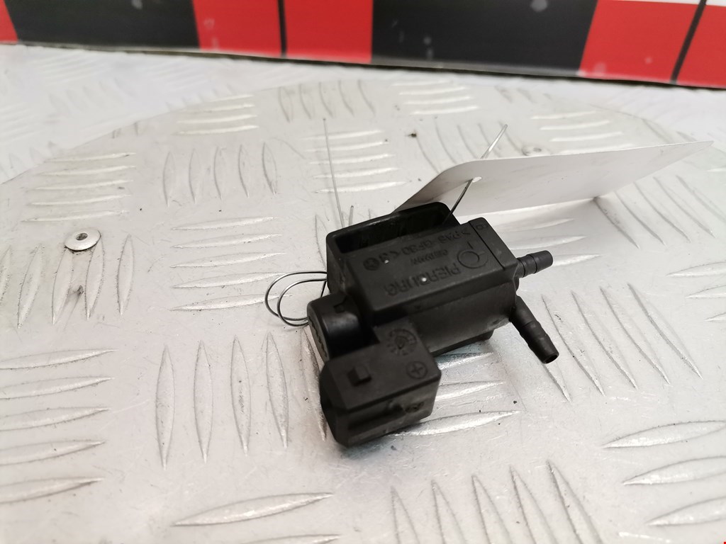 Клапан воздушного фильтра Audi A4 B5 (1994-2001)