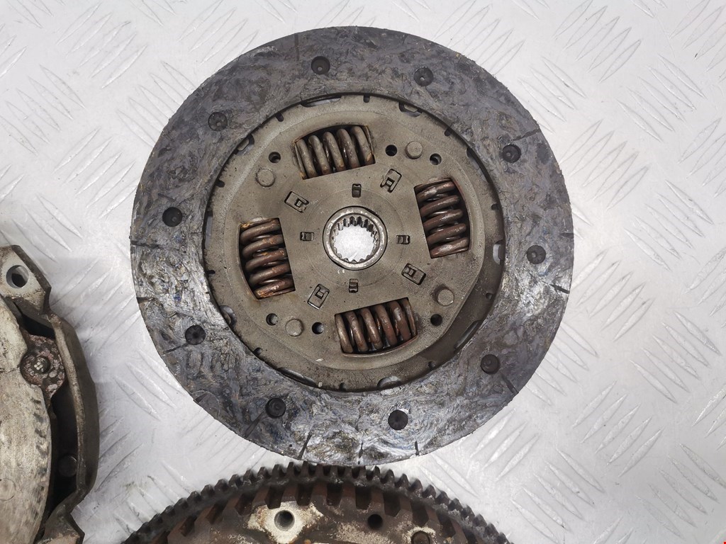 Маховик (демпфер сцепления) CITROEN Xsara 1997-2000