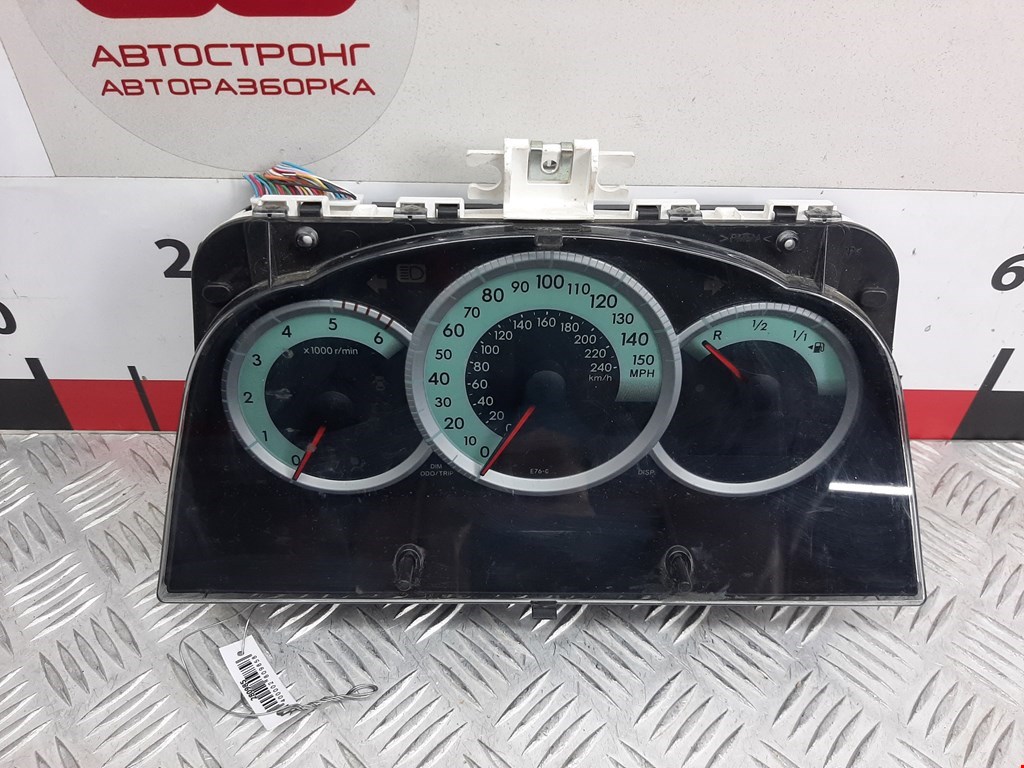 Панель приборная (щиток приборов) Toyota Corolla Verso 2 (2004-2009)