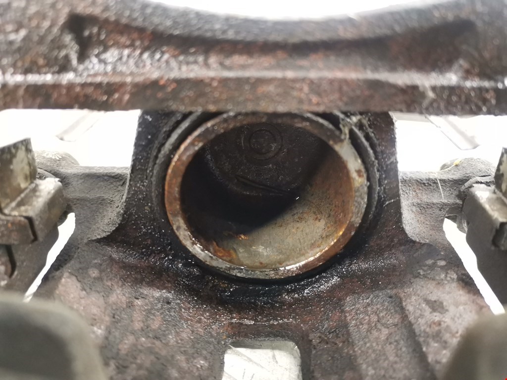 Суппорт передний правый SUZUKI Swift 1989-2003